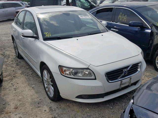 YV1382MS6A2488836 - 2010 VOLVO S40 2.4I WHITE photo 1