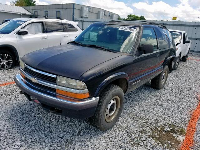 1GNCT18WXWK251826 - 1998 CHEVROLET BLAZER BLACK photo 2