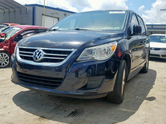 2V4RW3D18AR167133 - 2010 VOLKSWAGEN ROUTAN SE BLUE photo 2