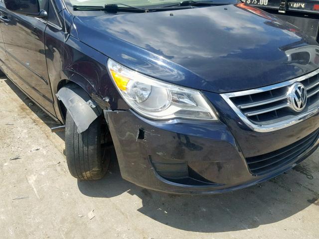 2V4RW3D18AR167133 - 2010 VOLKSWAGEN ROUTAN SE BLUE photo 9