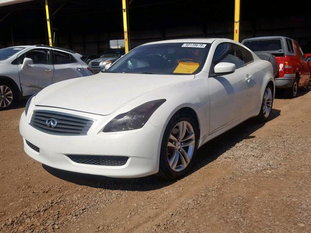 JNKCV64E09M600819 - 2009 INFINITI G37 BASE WHITE photo 2