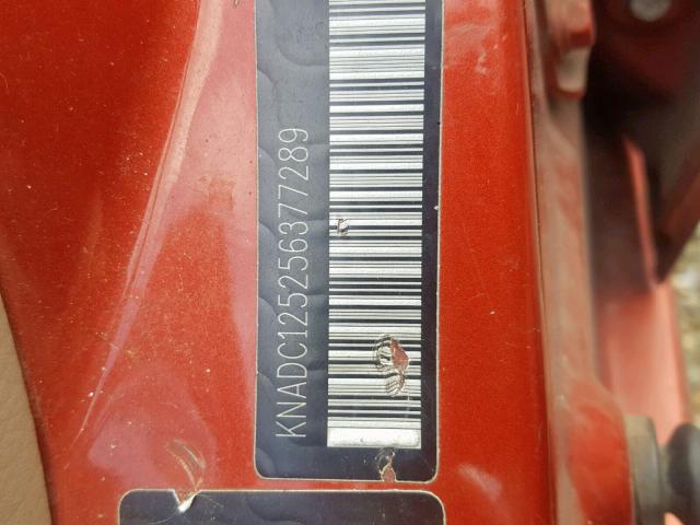 KNADC125256377289 - 2005 KIA RIO RED photo 10