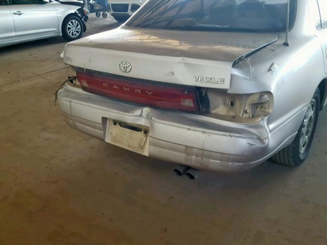 4T1GK13E3RU045280 - 1994 TOYOTA CAMRY XLE SILVER photo 9