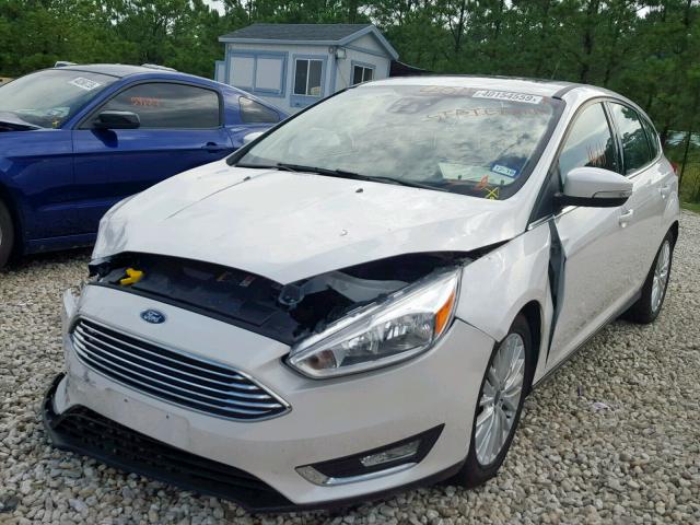 1FADP3N29JL216430 - 2018 FORD FOCUS TITA WHITE photo 2