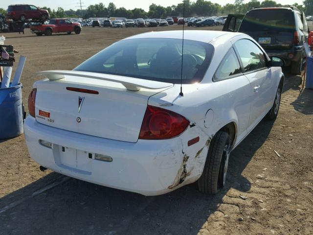 1G2AL15FX77378069 - 2007 PONTIAC G5 WHITE photo 4