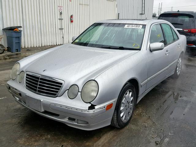 WDBJF65J61B378190 - 2001 MERCEDES-BENZ E 320 SILVER photo 2