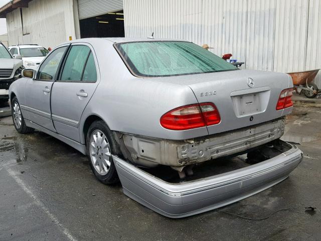 WDBJF65J61B378190 - 2001 MERCEDES-BENZ E 320 SILVER photo 3