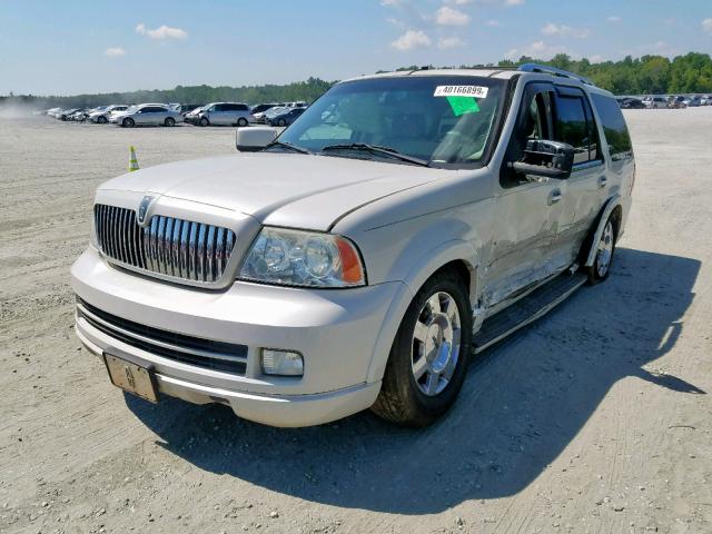 5LMFU28536LJ05982 - 2006 LINCOLN NAVIGATOR თეთრი ფოტო 2