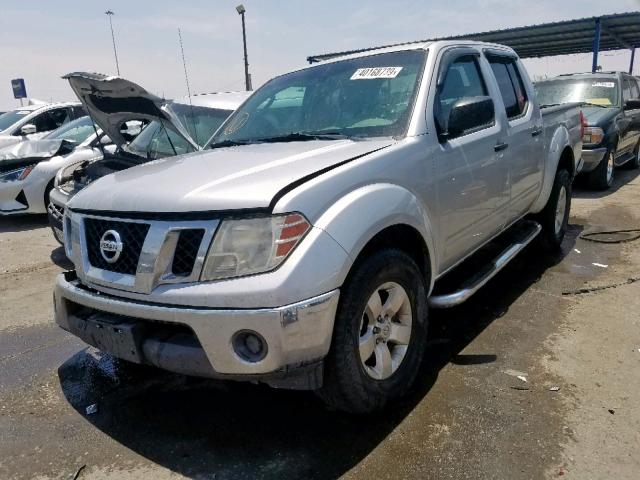 1N6AD07UX9C428152 - 2009 NISSAN FRONTIER C SILVER photo 2