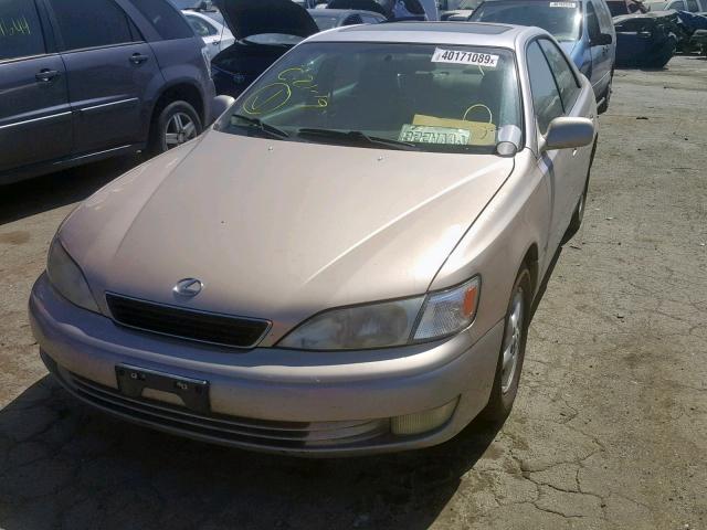 JT8BF28G7W5025427 - 1998 LEXUS ES 300 GOLD photo 2