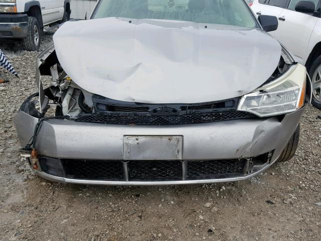 1FAHP34N58W201090 - 2008 FORD FOCUS S/SE SILVER photo 9