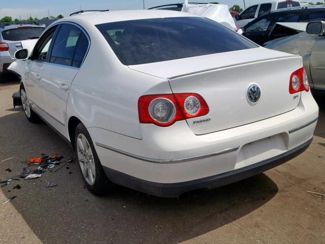 WVWJK73C28E109877 - 2008 VOLKSWAGEN PASSAT TUR WHITE photo 3