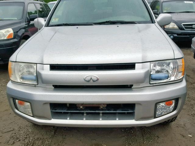 JNRDR09Y82W256385 - 2002 INFINITI QX4 SILVER photo 7