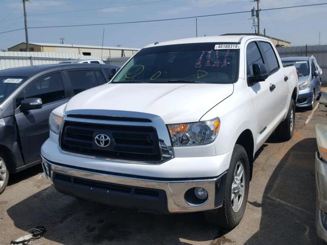 5TFDM5F11BX026796 - 2011 TOYOTA TUNDRA CRE WHITE photo 2