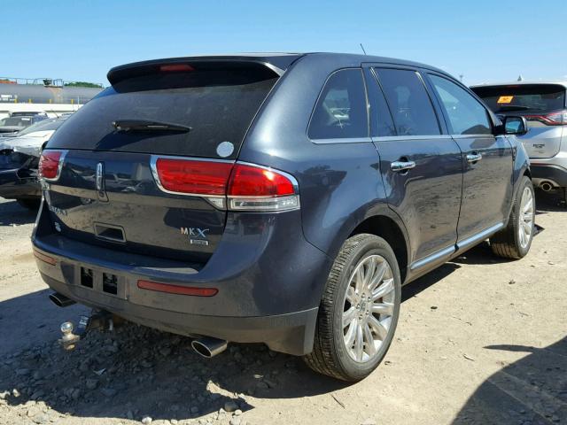 2LMDJ8JK7DBL25813 - 2013 LINCOLN MKX GRAY photo 4