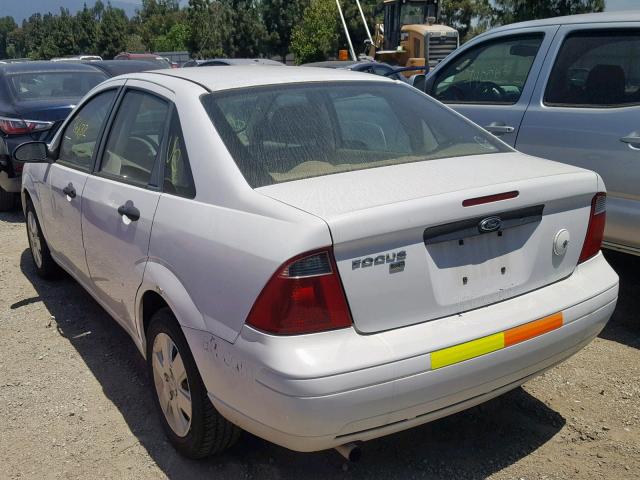 1FAHP34N47W232877 - 2007 FORD FOCUS ZX4 WHITE photo 3