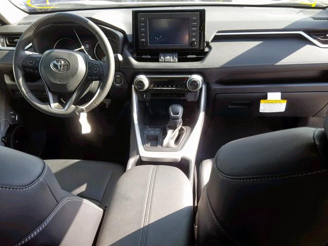 JTMC1RFV9KD011270 - 2019 TOYOTA RAV4 XLE P SILVER photo 9