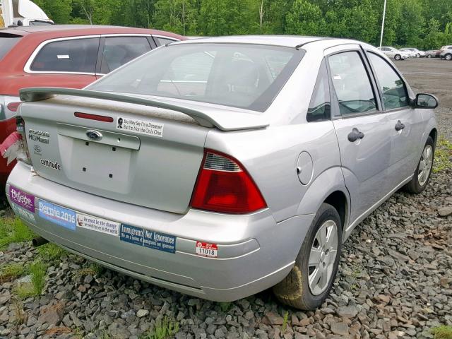 1FAHP34N47W225962 - 2007 FORD FOCUS ZX4 GRAY photo 4