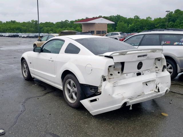 1ZVFT82H965225089 - 2006 FORD MUSTANG GT WHITE photo 3