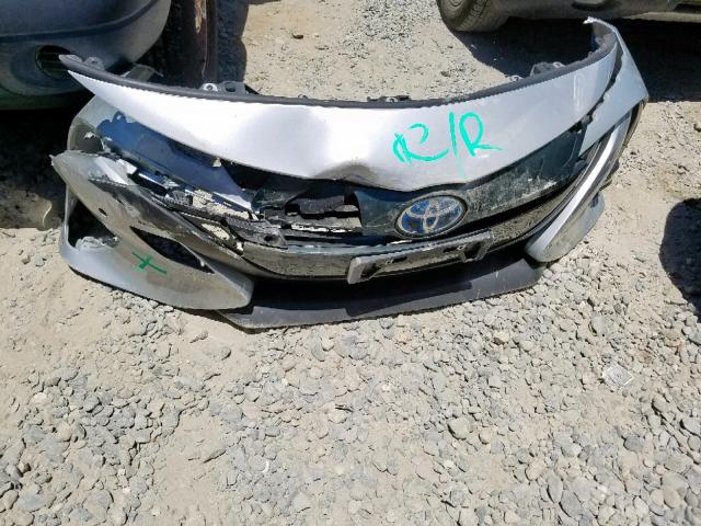 JTDKARFP7H3002613 - 2017 TOYOTA PRIUS PRIM 银色 照片 9