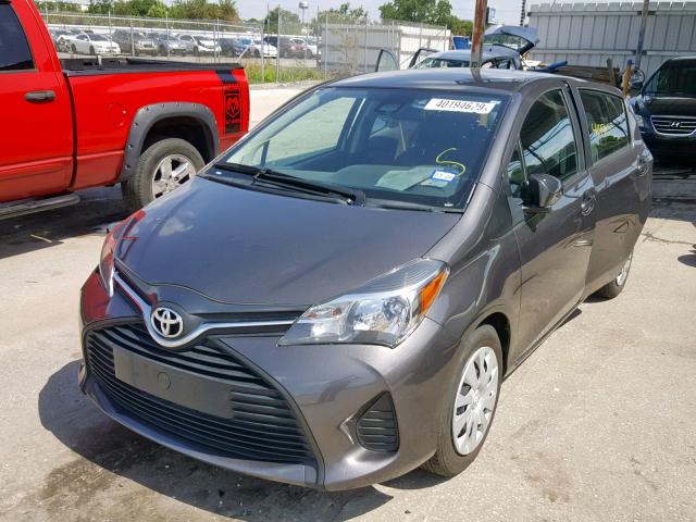 VNKKTUD31HA082085 - 2017 TOYOTA YARIS L GRAY photo 2