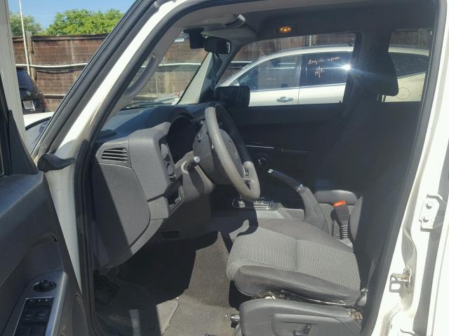 1J4RG4GK9AC130435 - 2010 JEEP COMMANDER თეთრი ფოტო 10