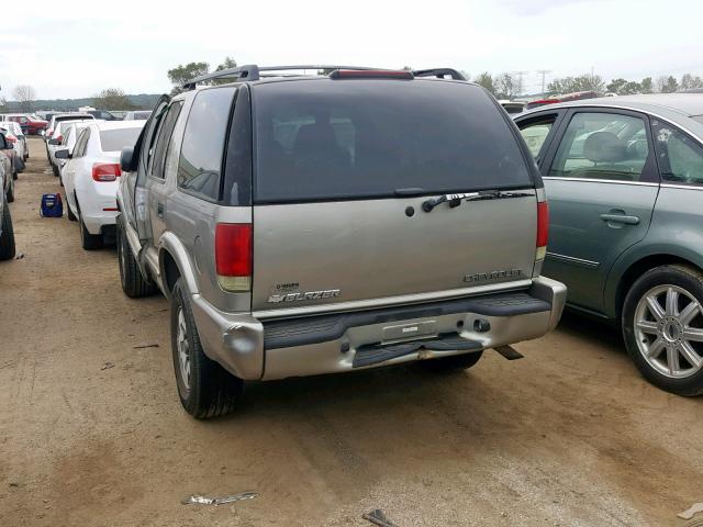 1GNDT13X63K185811 - 2003 CHEVROLET BLAZER SILVER photo 3