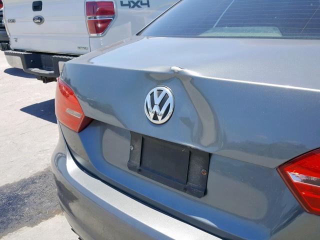 3VW2K7AJ3CM470251 - 2012 VOLKSWAGEN JETTA BASE GRAY photo 9