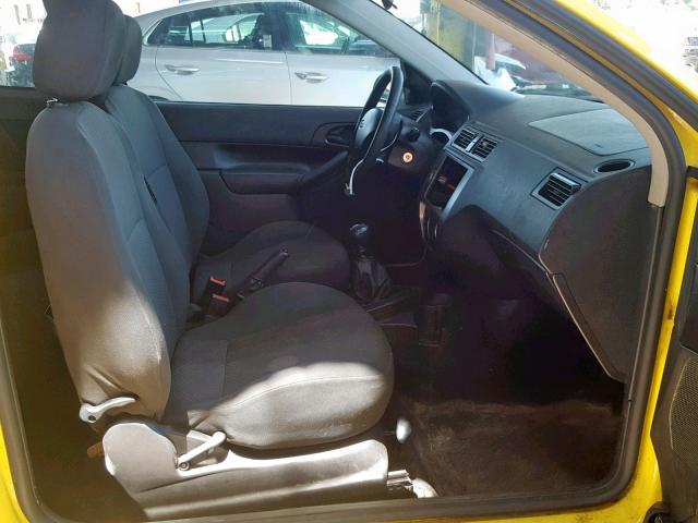 3FAFP31N95R152020 - 2005 FORD FOCUS ZX3 YELLOW photo 5