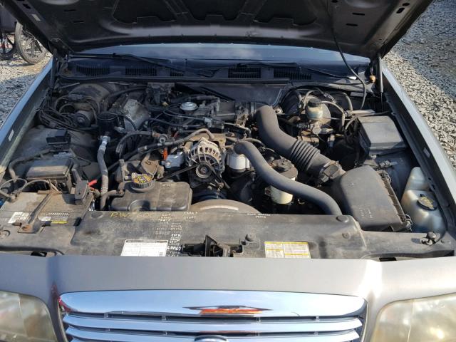 2FAFP71W6YX117814 - 2000 FORD CROWN VICT WHITE photo 7