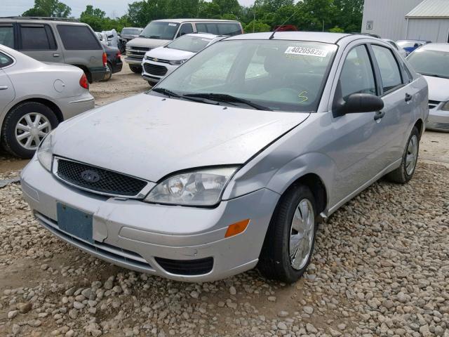 1FAHP34N37W218632 - 2007 FORD FOCUS ZX4 SILVER photo 2