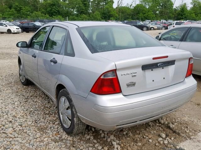 1FAHP34N37W218632 - 2007 FORD FOCUS ZX4 SILVER photo 3