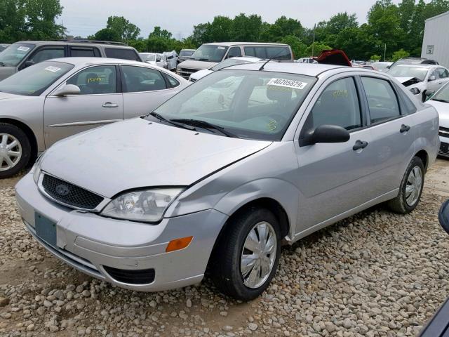 1FAHP34N37W218632 - 2007 FORD FOCUS ZX4 SILVER photo 9