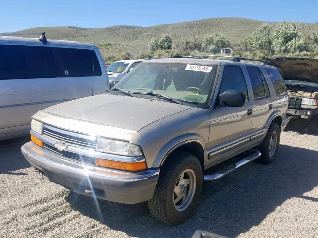 1GNDT13W7X2152295 - 1999 CHEVROLET BLAZER GOLD photo 2