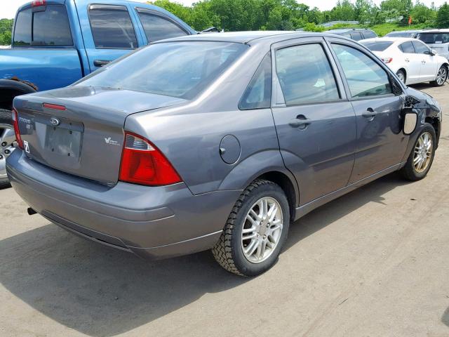 1FAHP34N97W287065 - 2007 FORD FOCUS ZX4 GRAY photo 4