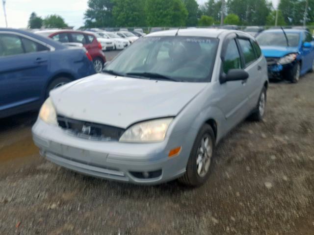 1FAFP37N26W236010 - 2006 FORD FOCUS ZX5 SILVER photo 2