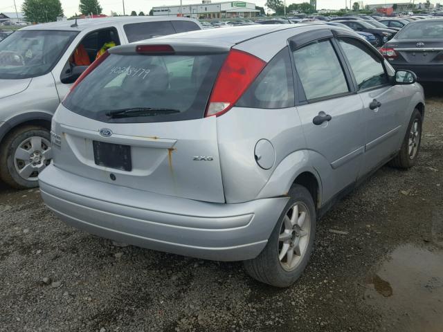 1FAFP37N26W236010 - 2006 FORD FOCUS ZX5 SILVER photo 4