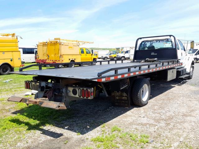 3FRNX65204V588657 - 2004 FORD F650 SUPER WHITE photo 4