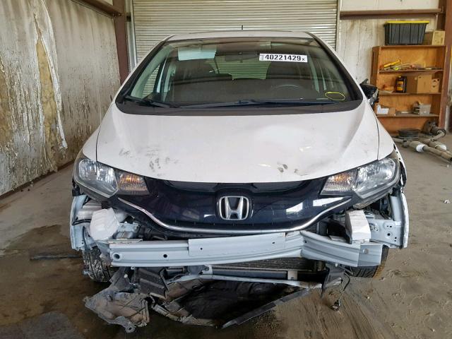 JHMGK5H79GX025616 - 2016 HONDA FIT EX WHITE photo 9