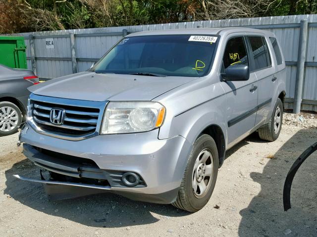 5FNYF3H23CB030902 - 2012 HONDA PILOT LX SILVER photo 2