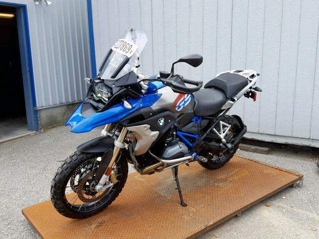 WB10A6101HZ655884 - 2017 BMW R1200 GS BLUE photo 2