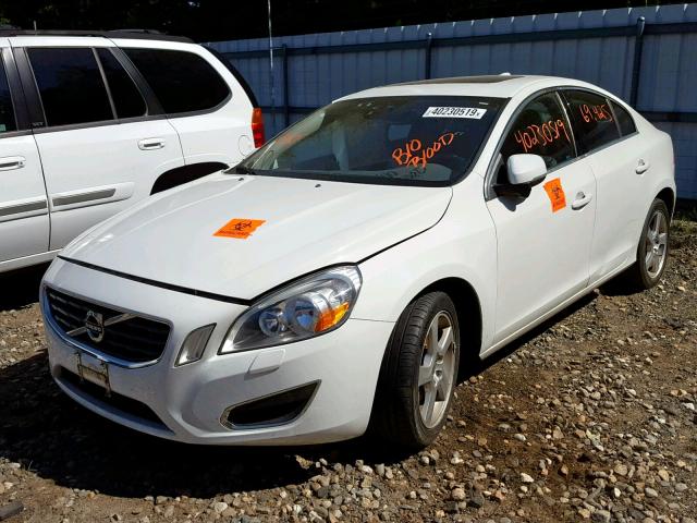 YV1622FS3C2129992 - 2012 VOLVO S60 T5 WHITE photo 2