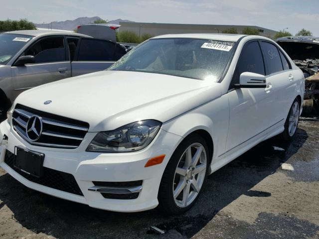 WDDGF4HB5EA957340 - 2014 MERCEDES-BENZ C 250 WHITE photo 2