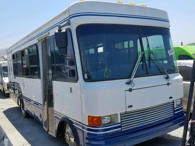 5B4LP57G313326888 - 2001 WORKHORSE CUSTOM CHASSIS MOTORHOME WHITE photo 1