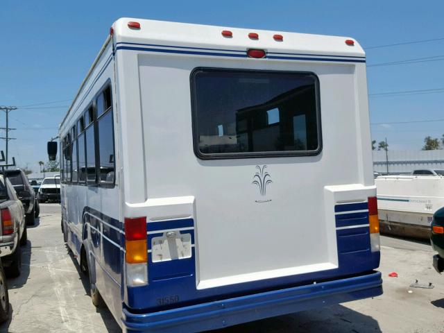 5B4LP57G313326888 - 2001 WORKHORSE CUSTOM CHASSIS MOTORHOME WHITE photo 3