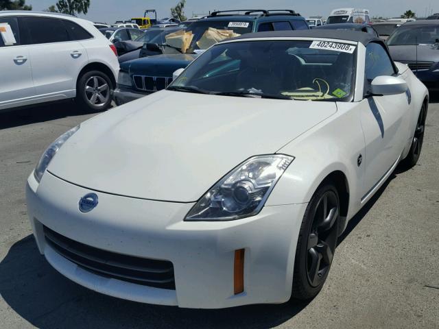 JN1BZ36A47M653226 - 2007 NISSAN 350Z ROADS WHITE photo 2