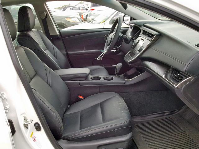 4T1BK1EBXJU271169 - 2018 TOYOTA AVALON XLE WHITE photo 5