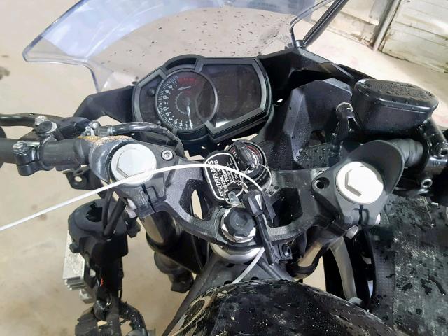 JKAEXKG11KDA28605 - 2019 KAWASAKI EX400 BLACK photo 5