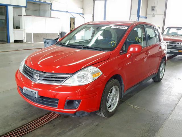 3N1BC1CPXAL389297 - 2010 NISSAN VERSA S RED photo 2