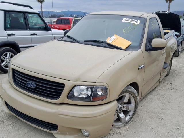 2FTZF07301CA99063 - 2001 FORD F150 SVT L CREAM photo 2